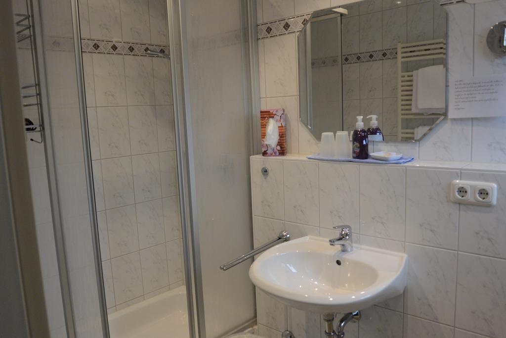 Gaestehaus Doering Миттенвальд Экстерьер фото